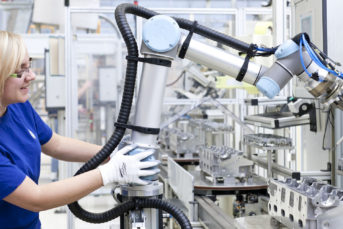 universal-robots-collaborative-robots(1)